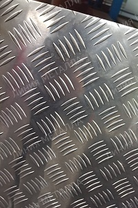 Алюминиевый лист рифлёный 3х1500х3000 квинтет (АМг2Н2Р) фото №1