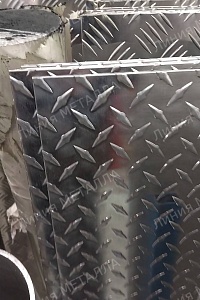 Алюминиевый лист риф.1,5х1200х2000 бриллиант, чечевица (АМг3Н2Р) фото №1